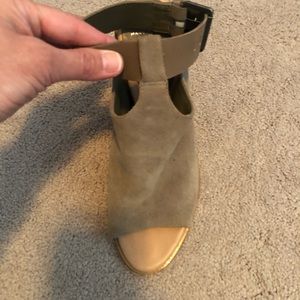 Block heel open toed booties